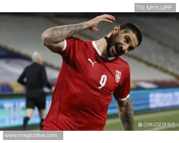 不同身高的足球明星如何在赛场上展现各自独特的风采与魅力 不同身高的足球明星如何在赛场上展现各自独特的风采与魅力