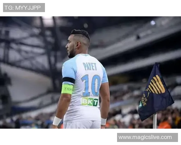 从默默无闻到闪耀绿茵场最意外的足球明星背后的奋斗故事